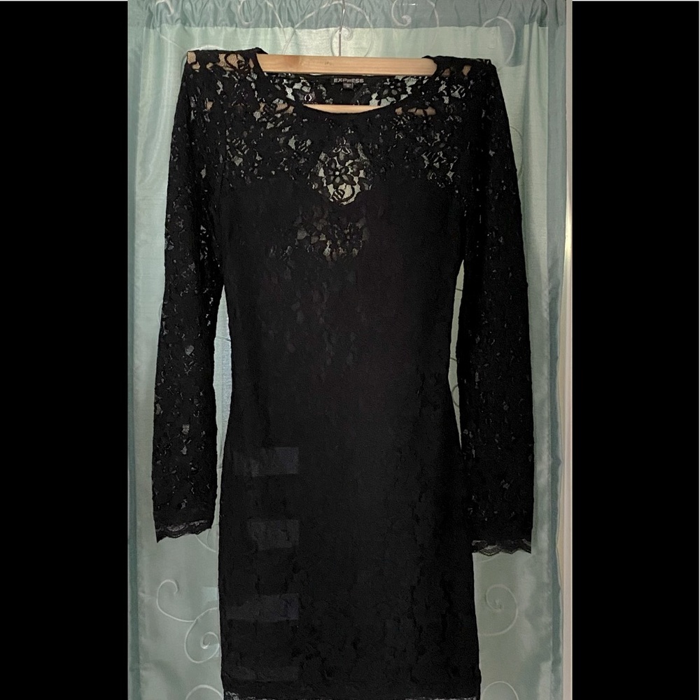 Black lace Express dress in size medium with long sleeves. EUC